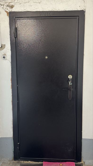 Продам входную дверь б/у 200*82*7