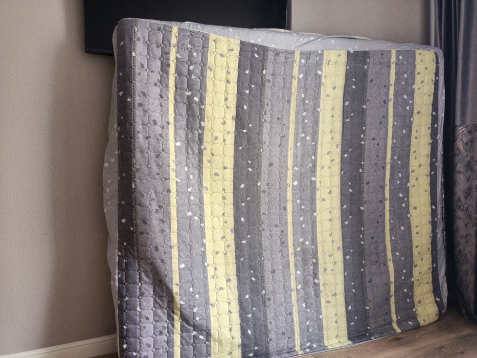 Продам матрас 1.8 × 2 метра