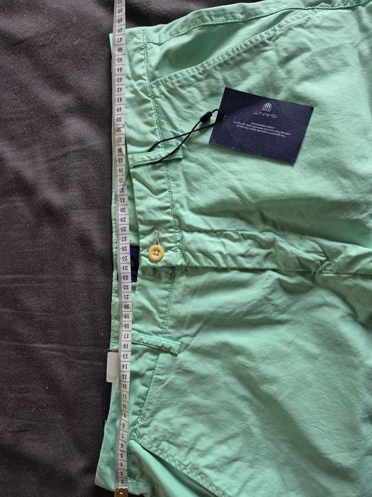 Продавам 2 броя нови панталони GANT различни номера