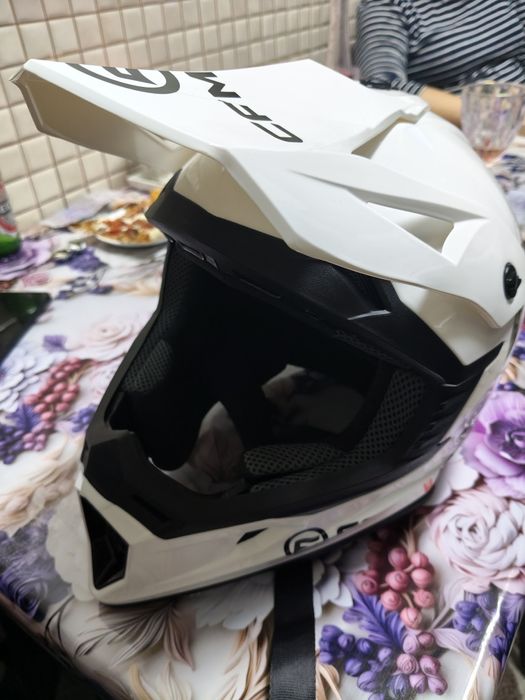 Vând casca CF MOTO și ochelari protecție Leatt