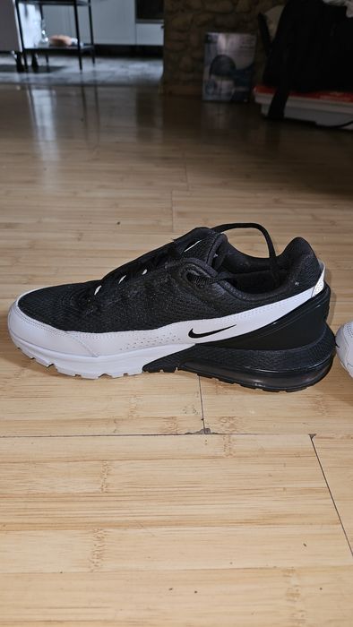 Vând adidași Nike Air Max Pulse