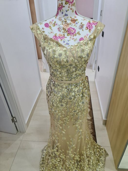 Vand rochie model deosebit