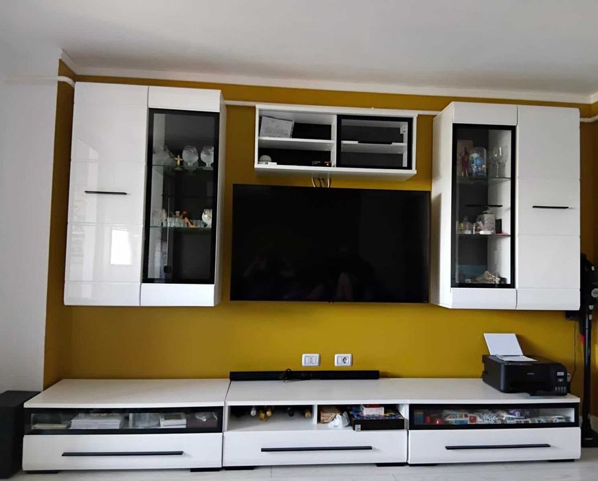 Se vinde mobila living