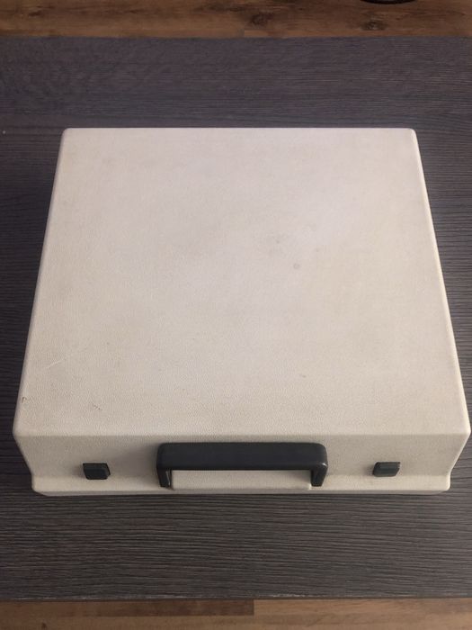 Masina de scris Olympia Traveller de Luxe