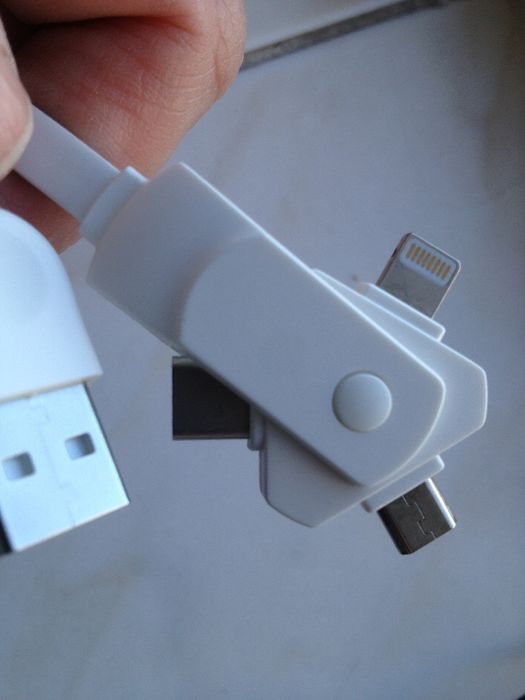 Cabluri de Date si Incarcare 3 in 1 pentru Apple iPhone, iPad,Android