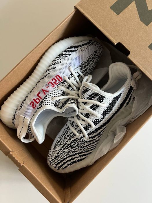 Yeezy Boost 350 v2 Zebra