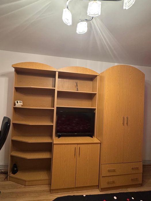 Vând set mobilier birou + dulap