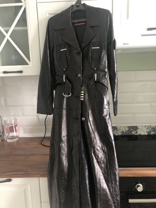 Новый . Натуральная кожа длинный плащ.до щиколотки