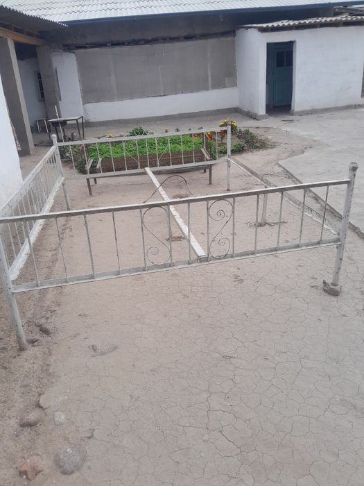 Krovat tapchan so' ri sotiladi