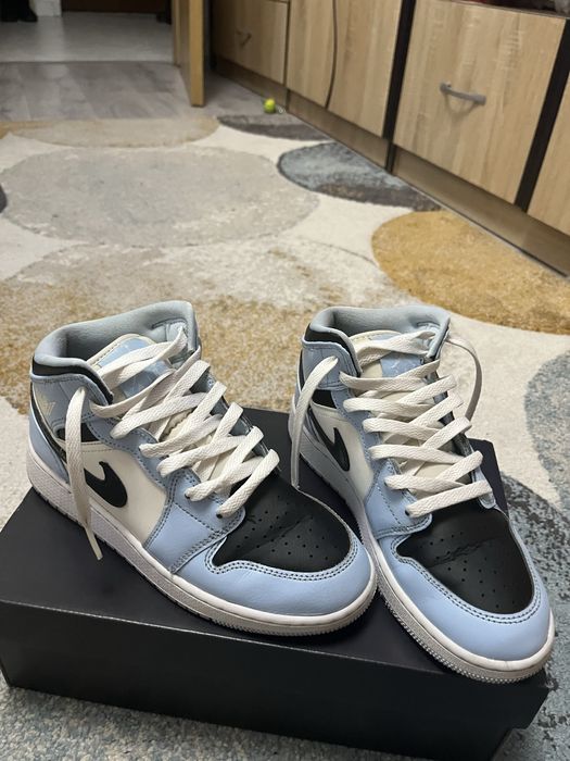 adidasi jordan 1 mie ice blue