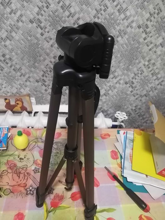 Продам фотоаппарат Canon EOS1200D