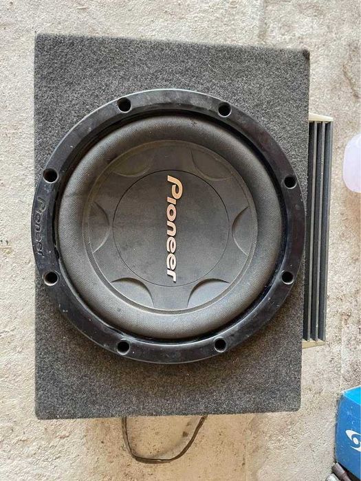 Subwoofer Pionier 1000W cu amplificator Hertz EP 4
