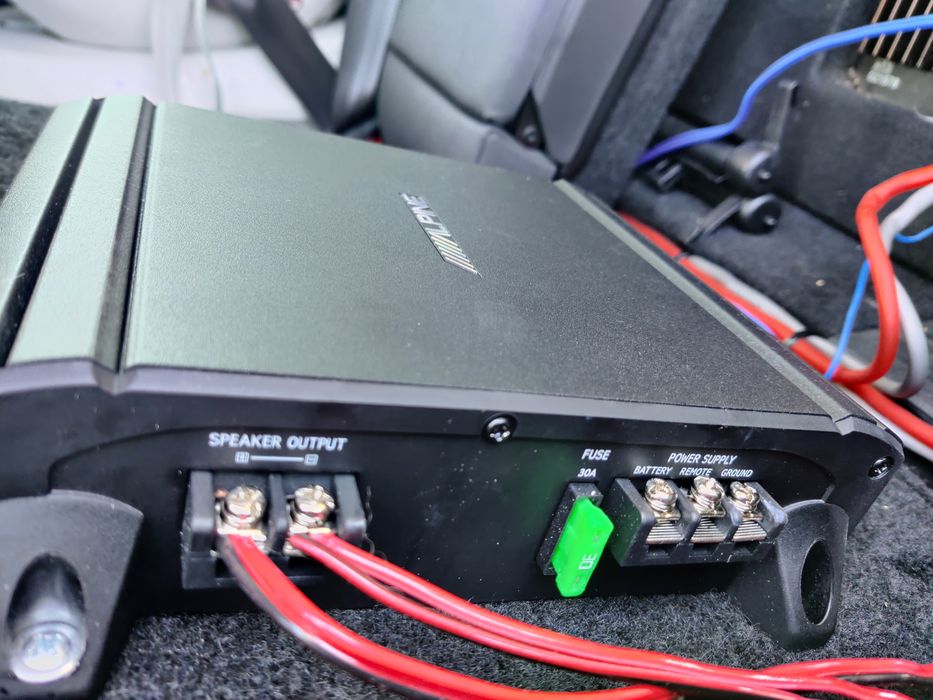 Subwoofer auto Alpine 800W peak 250RMS