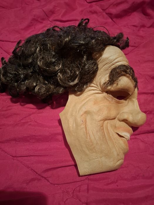 Маски за Хелоуин и книга Хари Потър