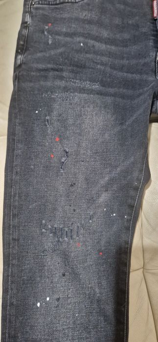 Blugi dsquared2 , material foarte bun , eleganti