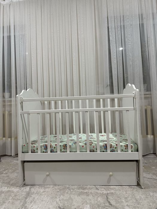 манеж кровать, поперечный маятниковый механизм