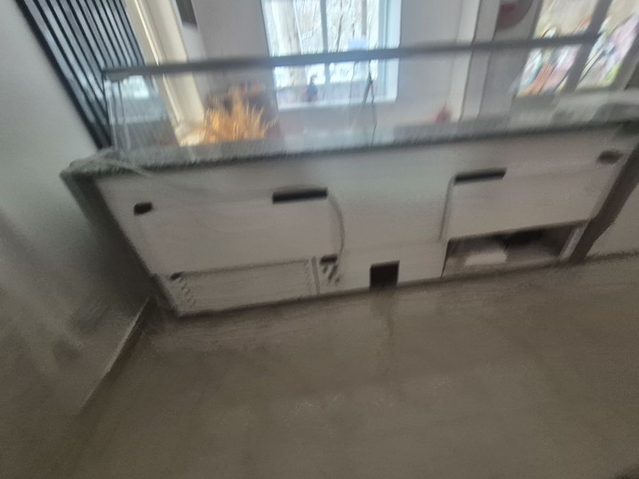Se vinde  două vitrine frigorifice