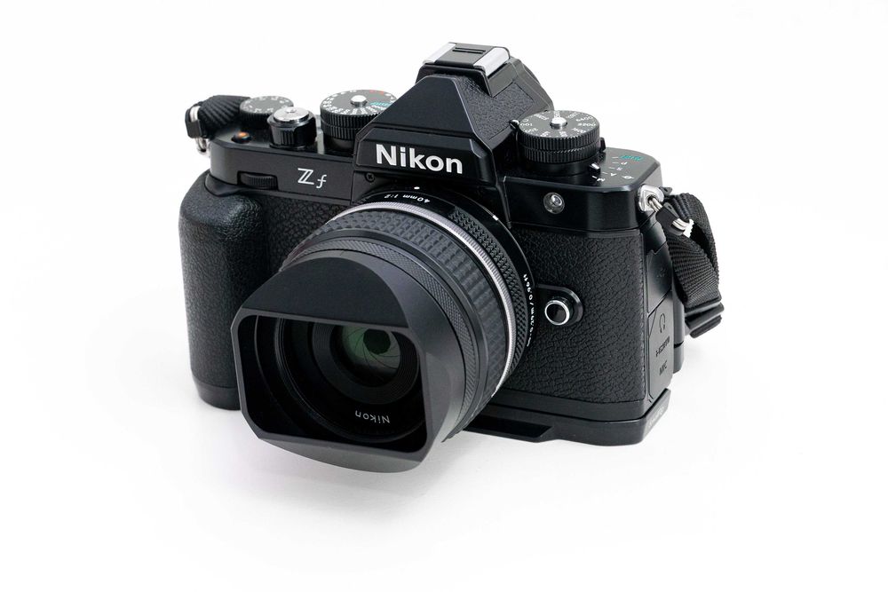 Nikon ZF cu Nikkor 40mm f/2 SE. Ofer factura, garantie decembrie 2027