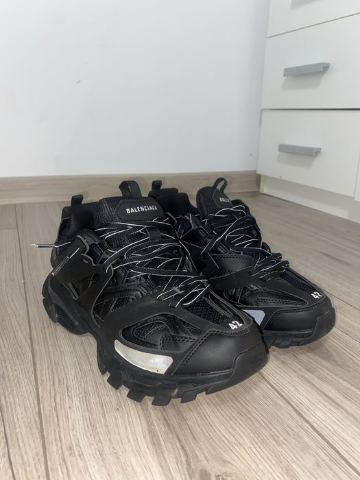 Balenciaga track