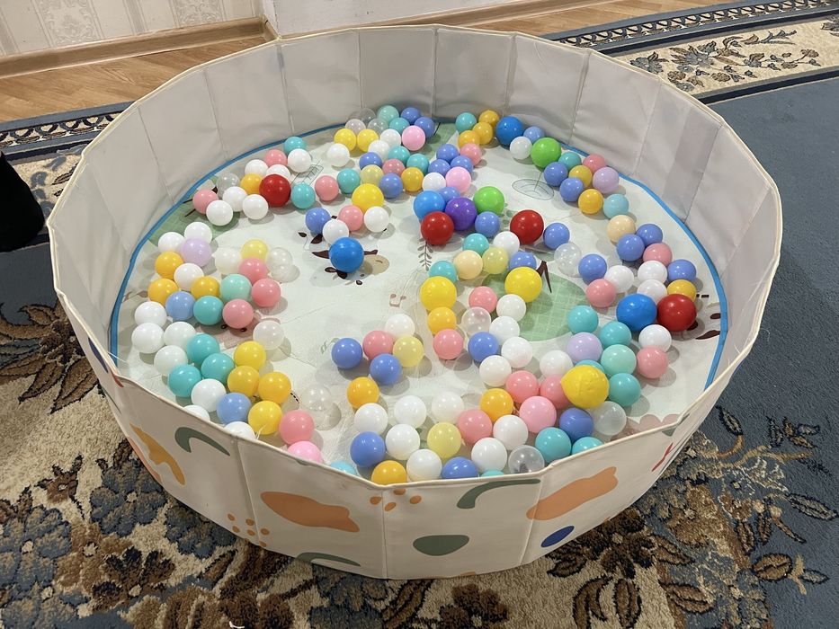 Бассейн с ковриком и шарами