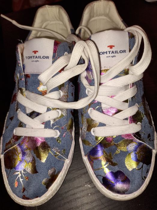 Нови кецове , марката е Tom Tailor.