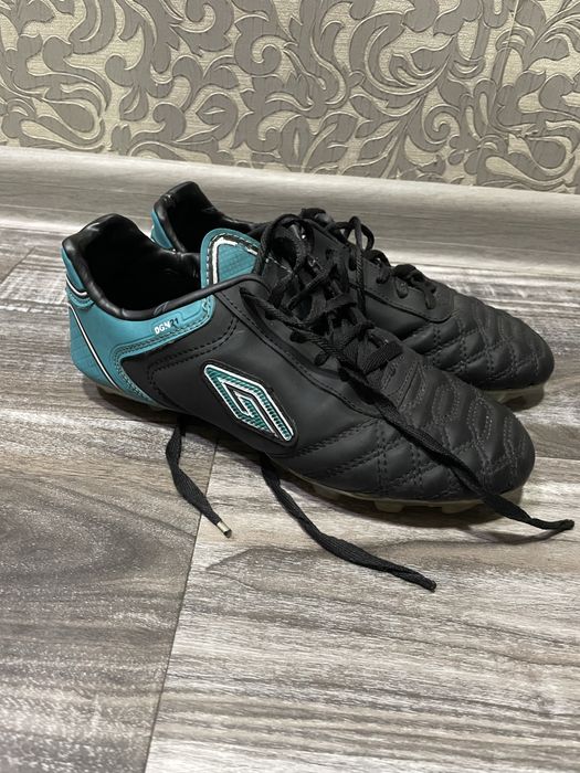 Продаю сороконожки и бутсы