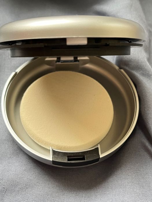 MAC studio fix tech cream-to-powder foundation NW30