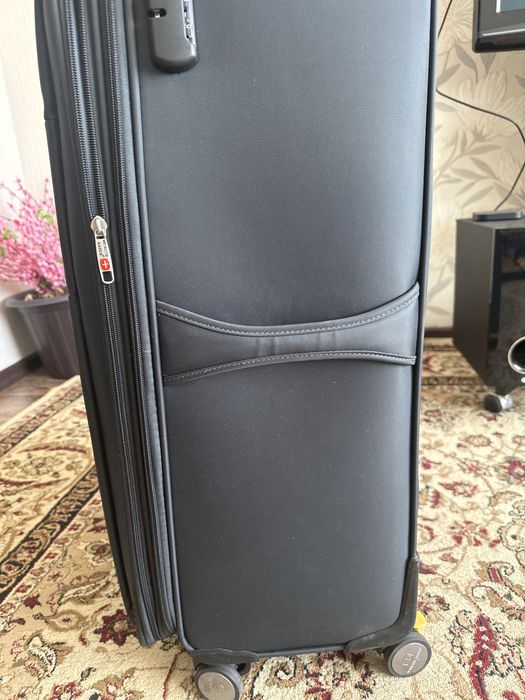 Чемодан дорожный