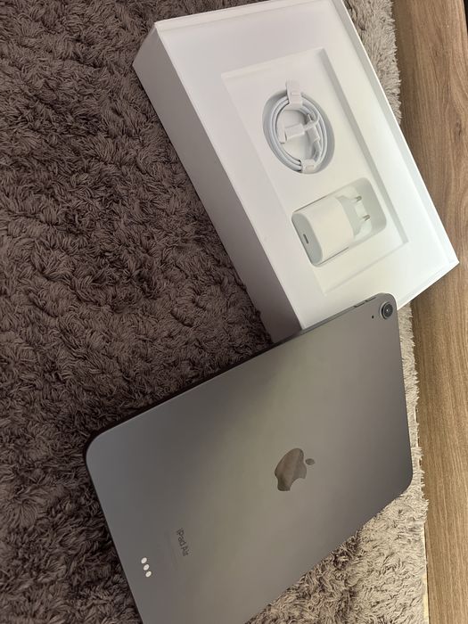 iPad Air 5 th /  2023 / M1 / NOU / 100% Bateria