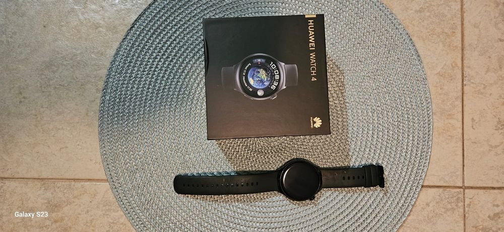 Смарт часовник Huawei watch 4