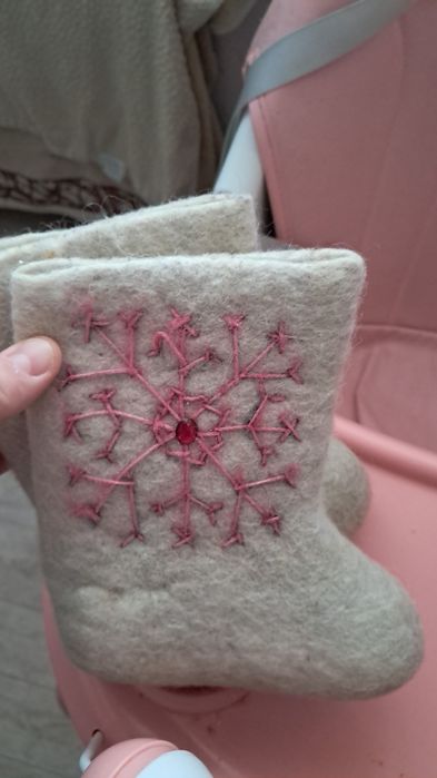 Продам недорого детские валеночки