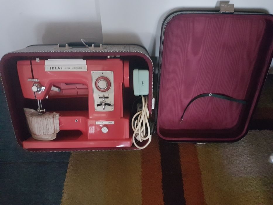 Mașina de cusut Ideal