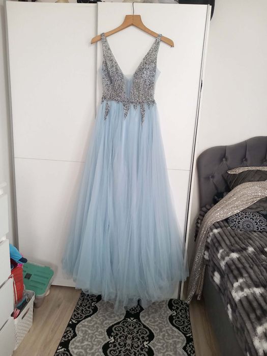 Официална рокля.