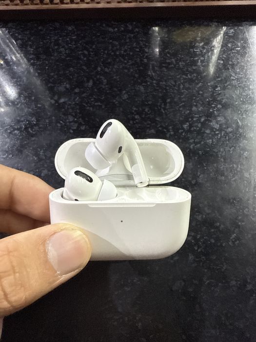 AirPods pro в хорошем состояние