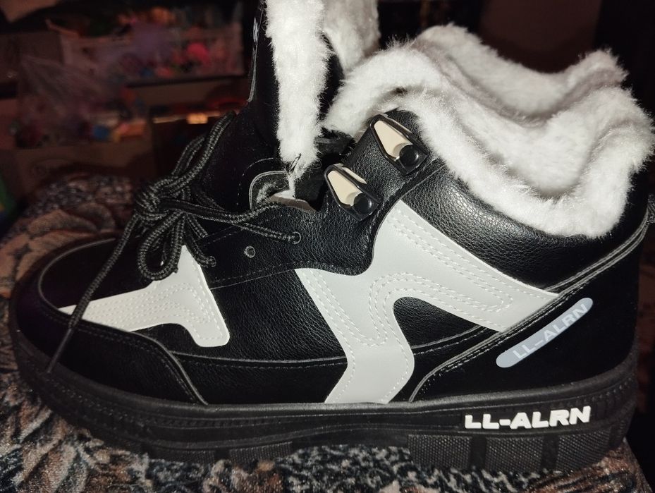 Продам ботинки мужские