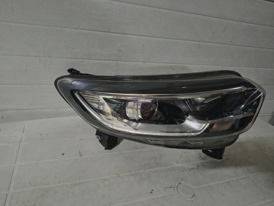 Far dreapta Renault kadjar cod 260104607R