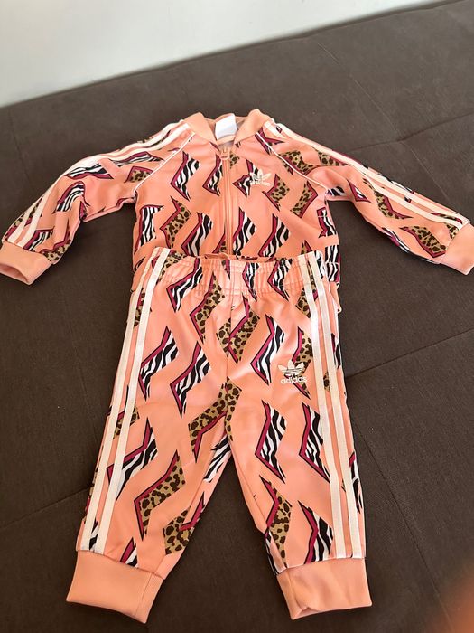 Комплект Adidas за бебе момиче