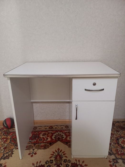 Продам  стол   в хор сост
