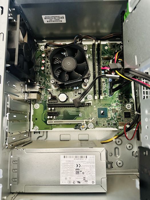 Unitate HP ProDesk 400 G4 I7-7700 8GB DDR4 256 SSD Win 10 Pro OEM