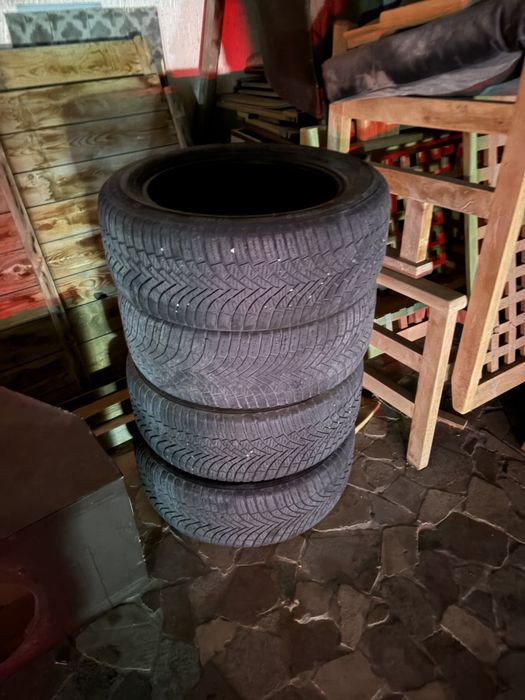 Продается резина всесезонка lassa r17