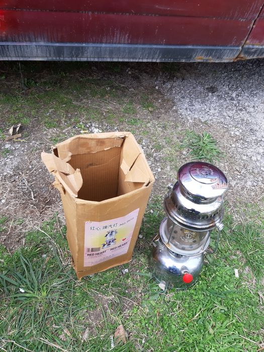 Петромаксова лампа работеща