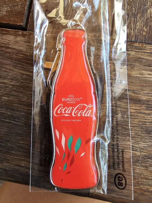 Coca cola , Fanta , Monster ключодържател , значка, камион , стойка
