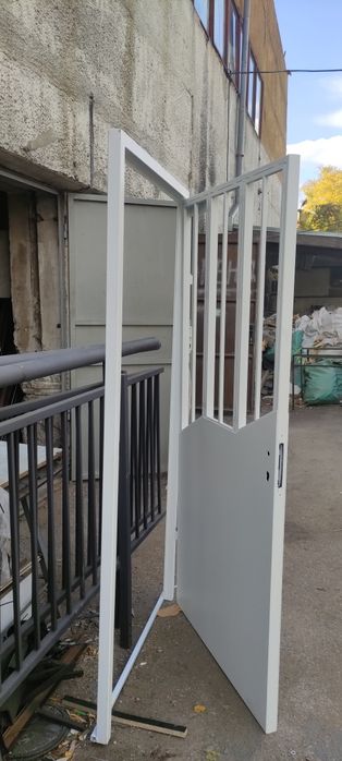 Желязна входна врата