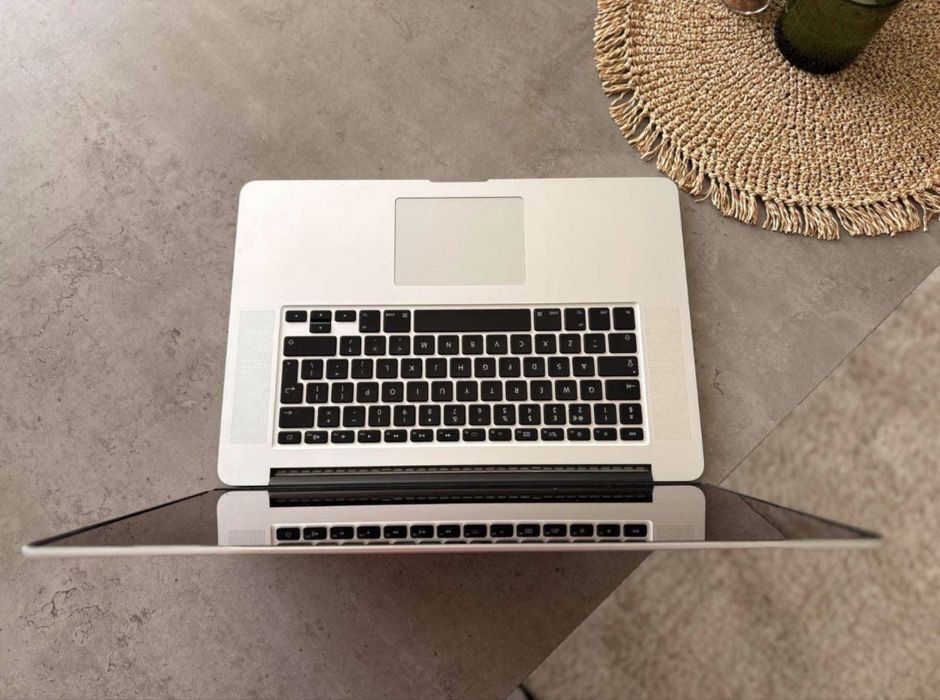 MacBook Pro Retina 15" / i7 / 8GB / 250GB SSD / с кутия и зарядно