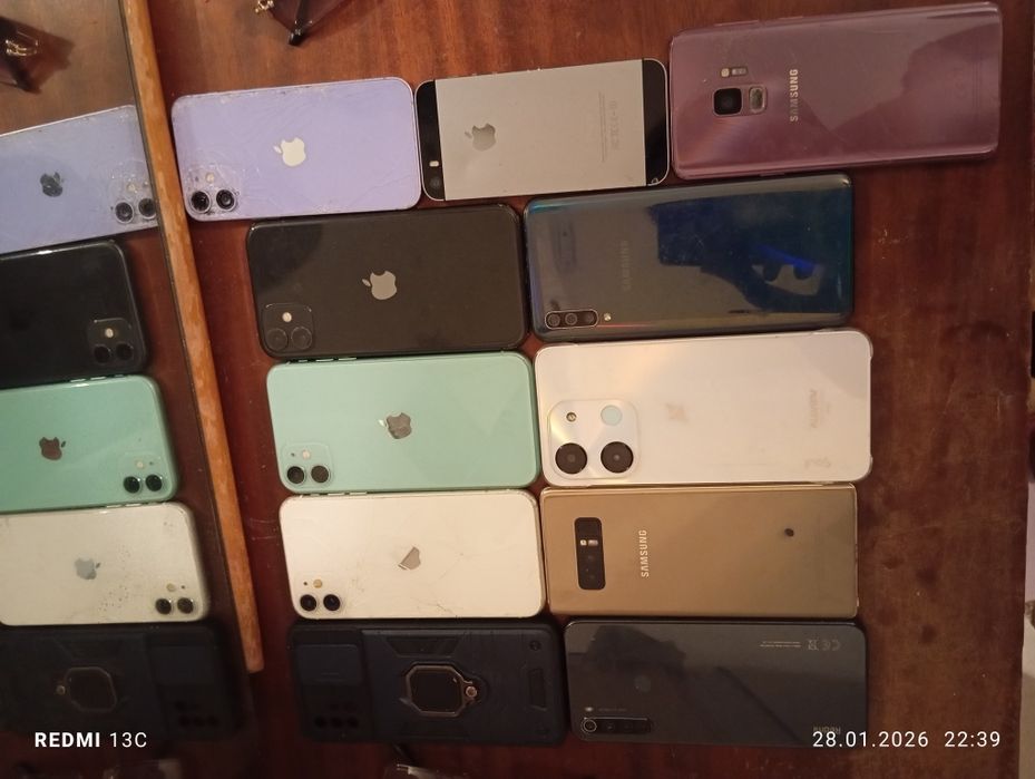 vând un lot de telefoane iPhone sau Samsung se vand și pe bucăți