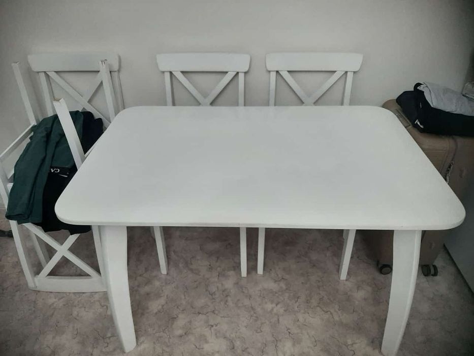 Продам кухонный стол со стульями.