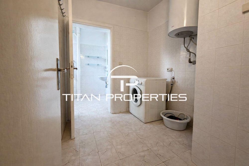 Продава се Тристаен апартамент в Пловдив, Христо Смирненски - 107 кв.м за 2141 €/кв.м - Снимка #11