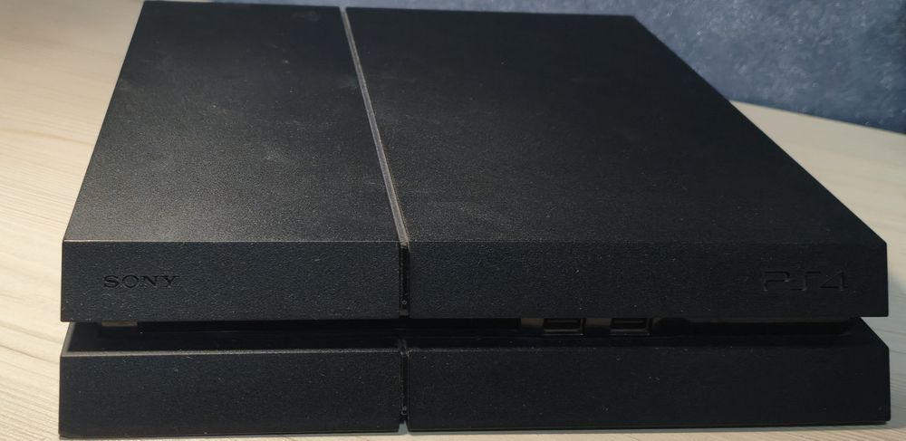 Продам Playstation 4