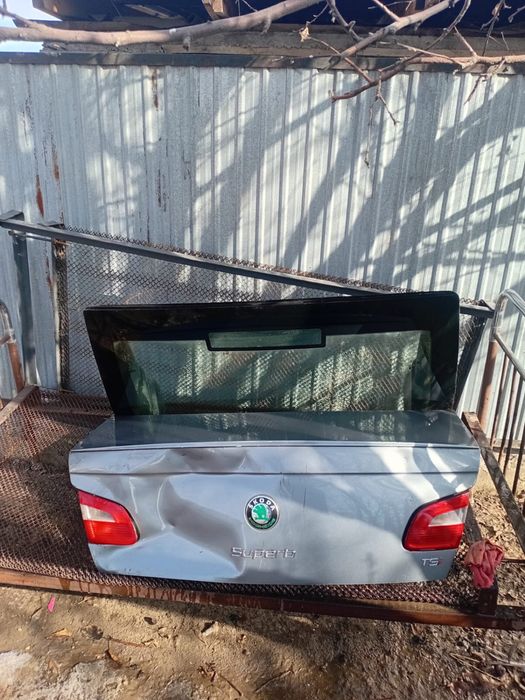 Запчасть крышка багажника