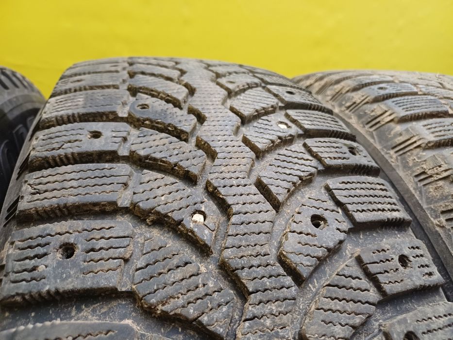 Шины R16 225/70 Bridgestone комплект
В